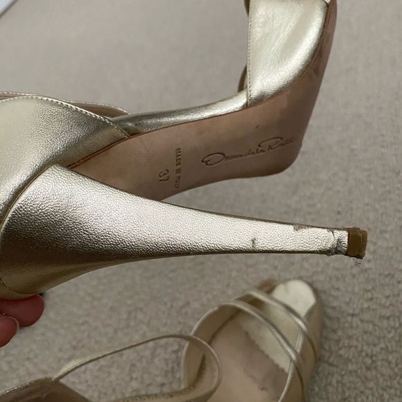 Oscar de la renta gold leather sandals - Picture 3 of 7